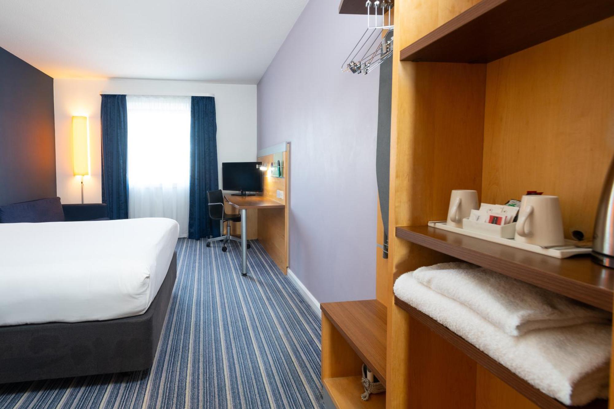 Hotel Express By Ihg Bedford