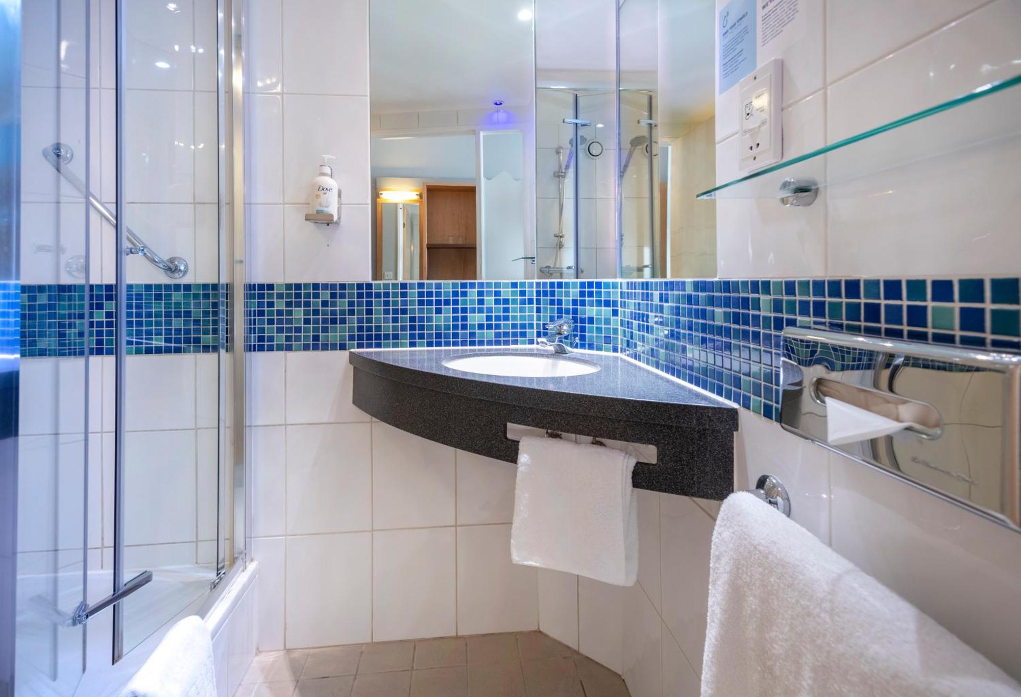 Express By Ihg Hotel 3*