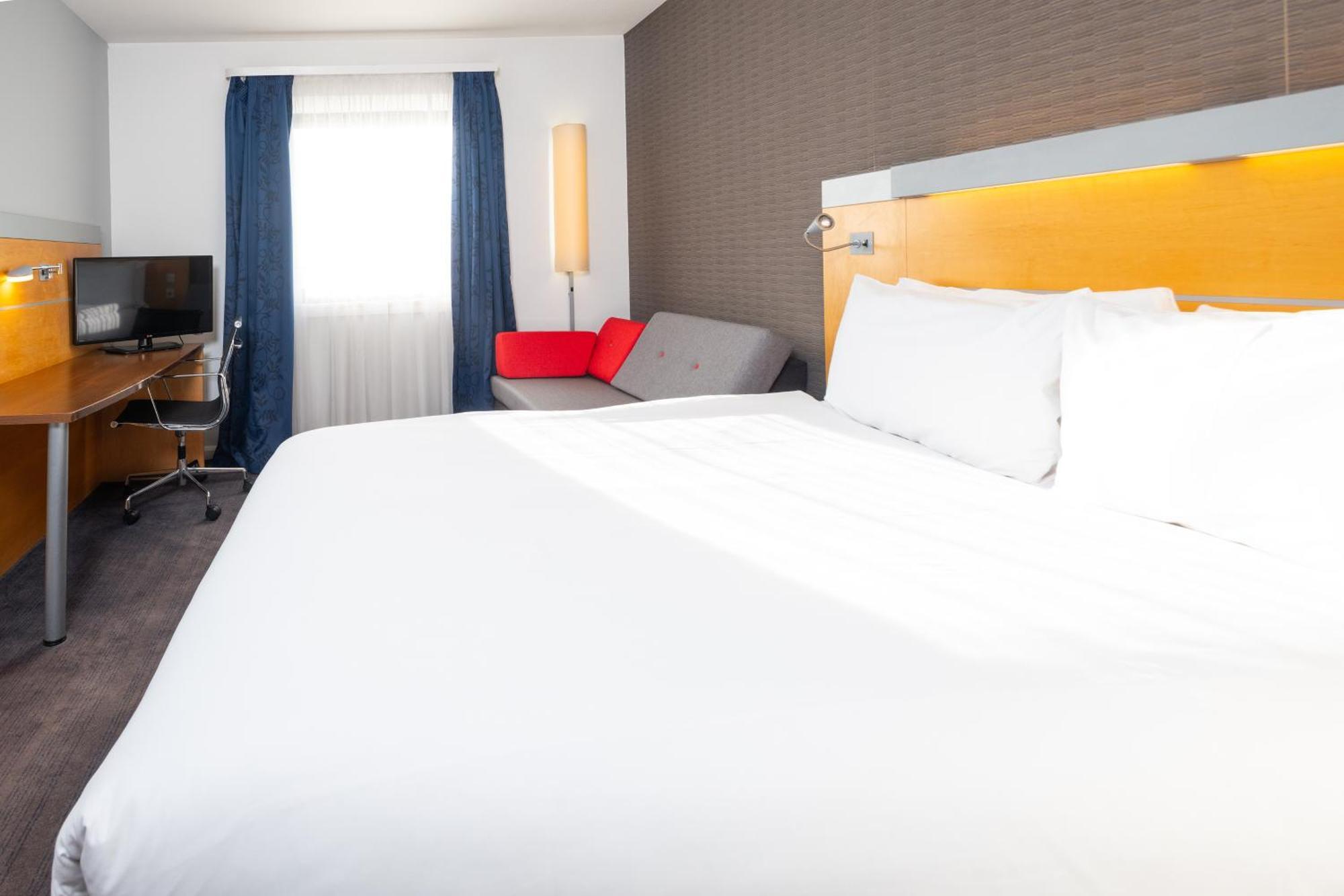 Express By Ihg Hotel Bedford