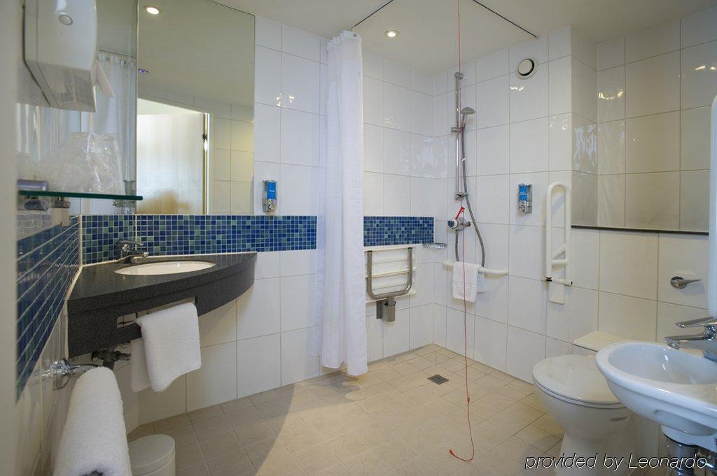 Express By Ihg Hotel Bedford