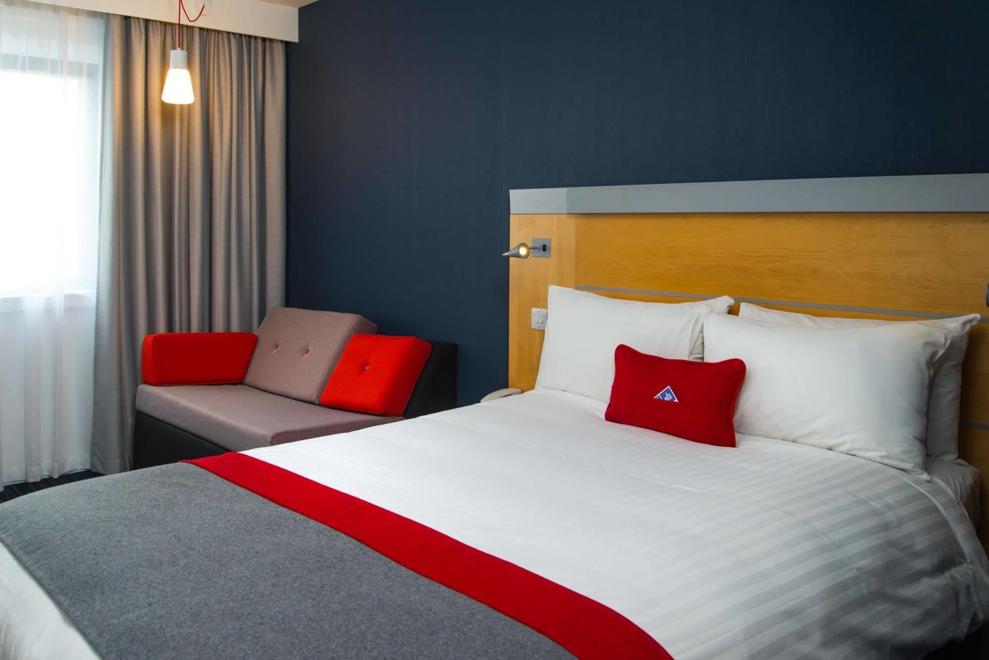 Express By Ihg Hotel Bedford